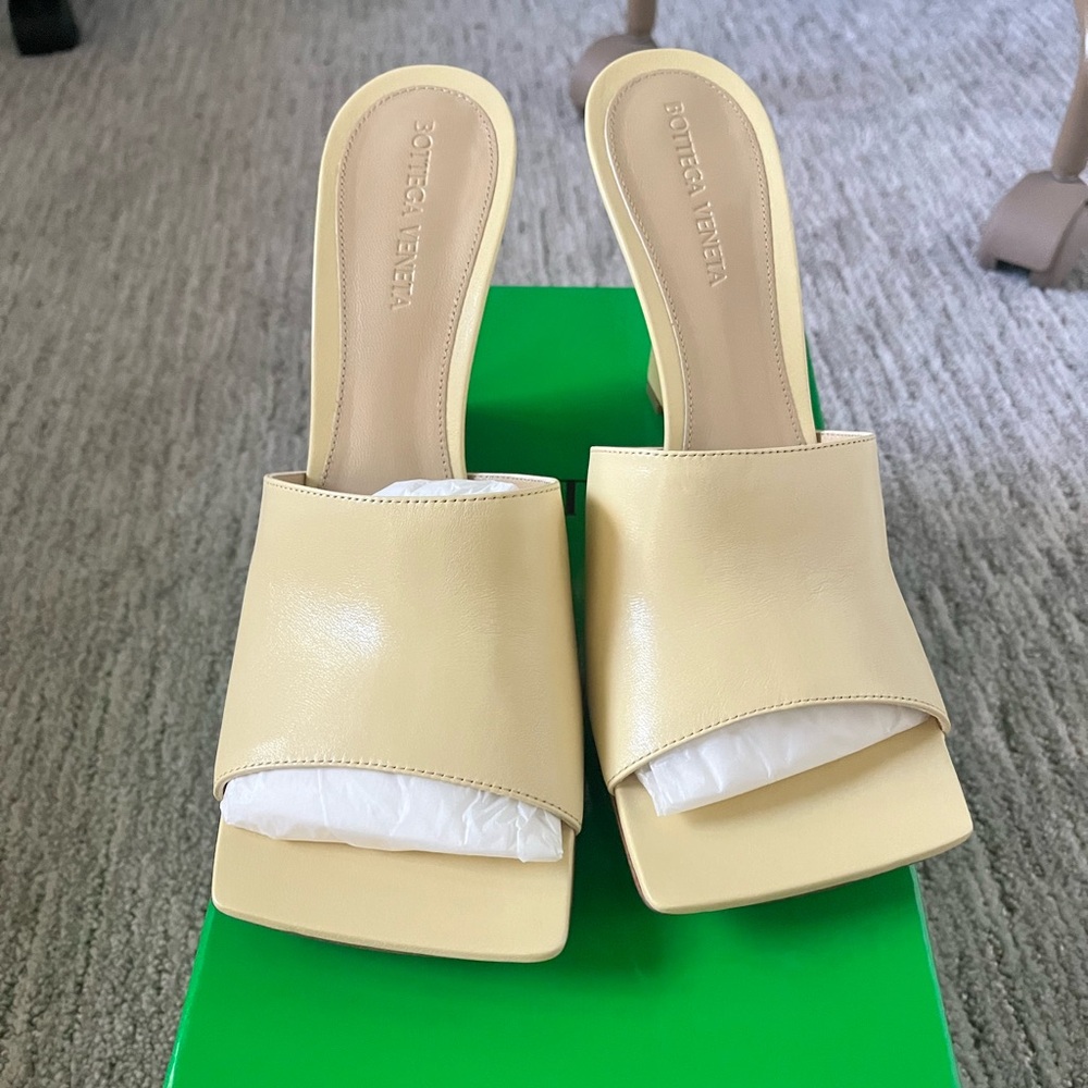 Bottega Veneta Stretch Wedge Lounge Nappa - Moon Beam - 39c - Picture 2 of 5